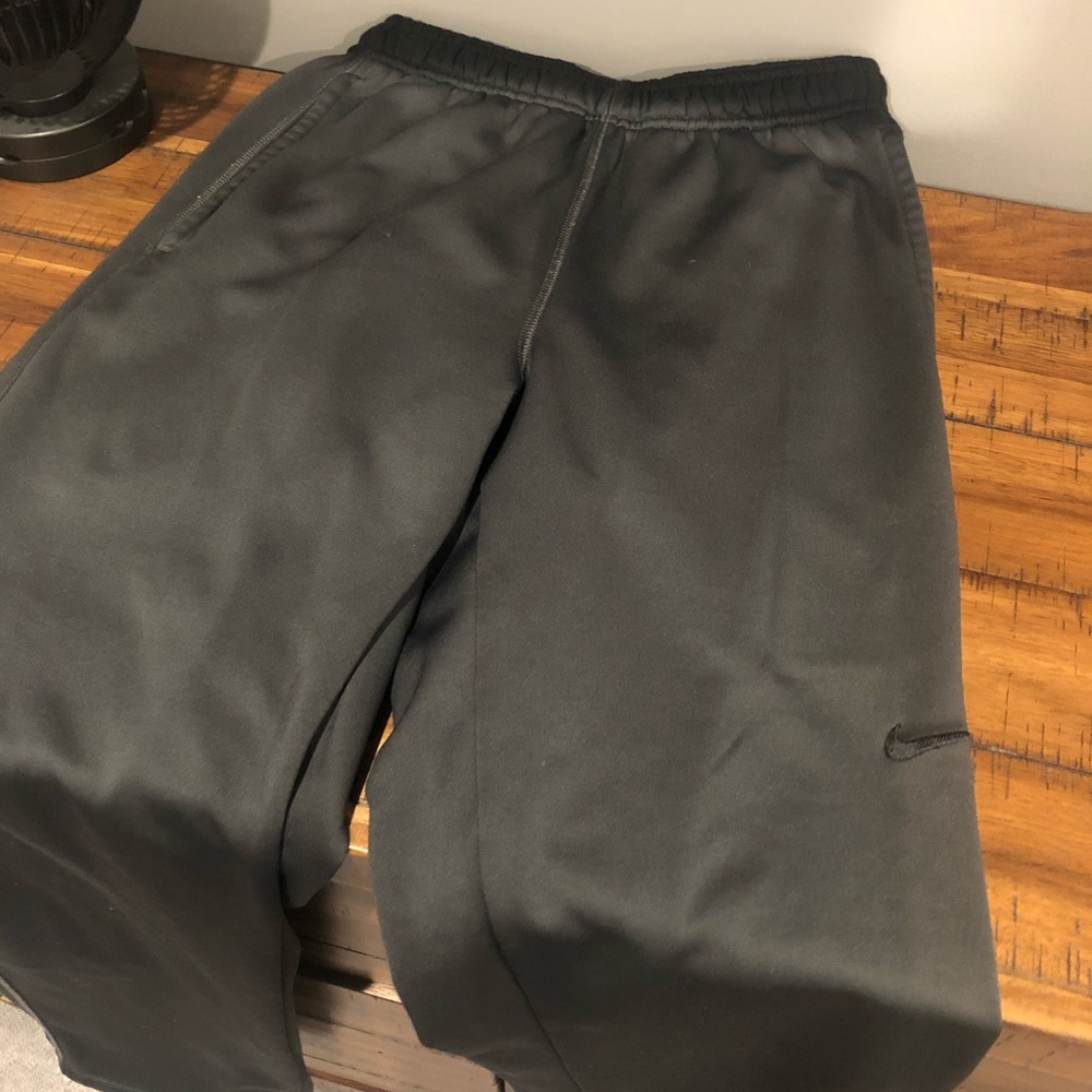 Men’s Nike grey therma fit sweatpants
